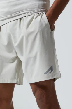 Active 7 Inch Fast Dry Shorts | BoohooMAN UK