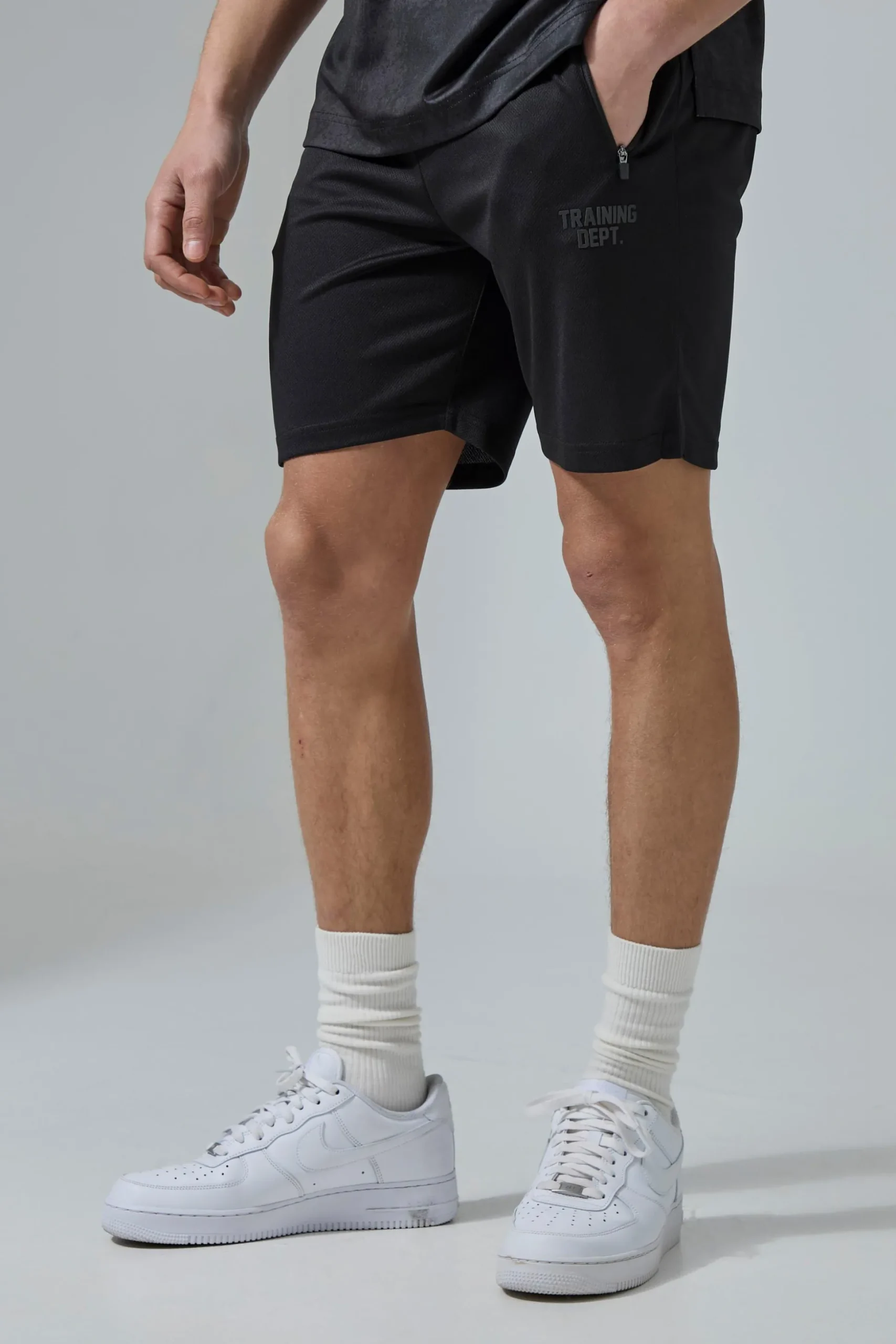 Active Training Dept 7inch Regular Fit Mesh Short | BoohooMAN UK