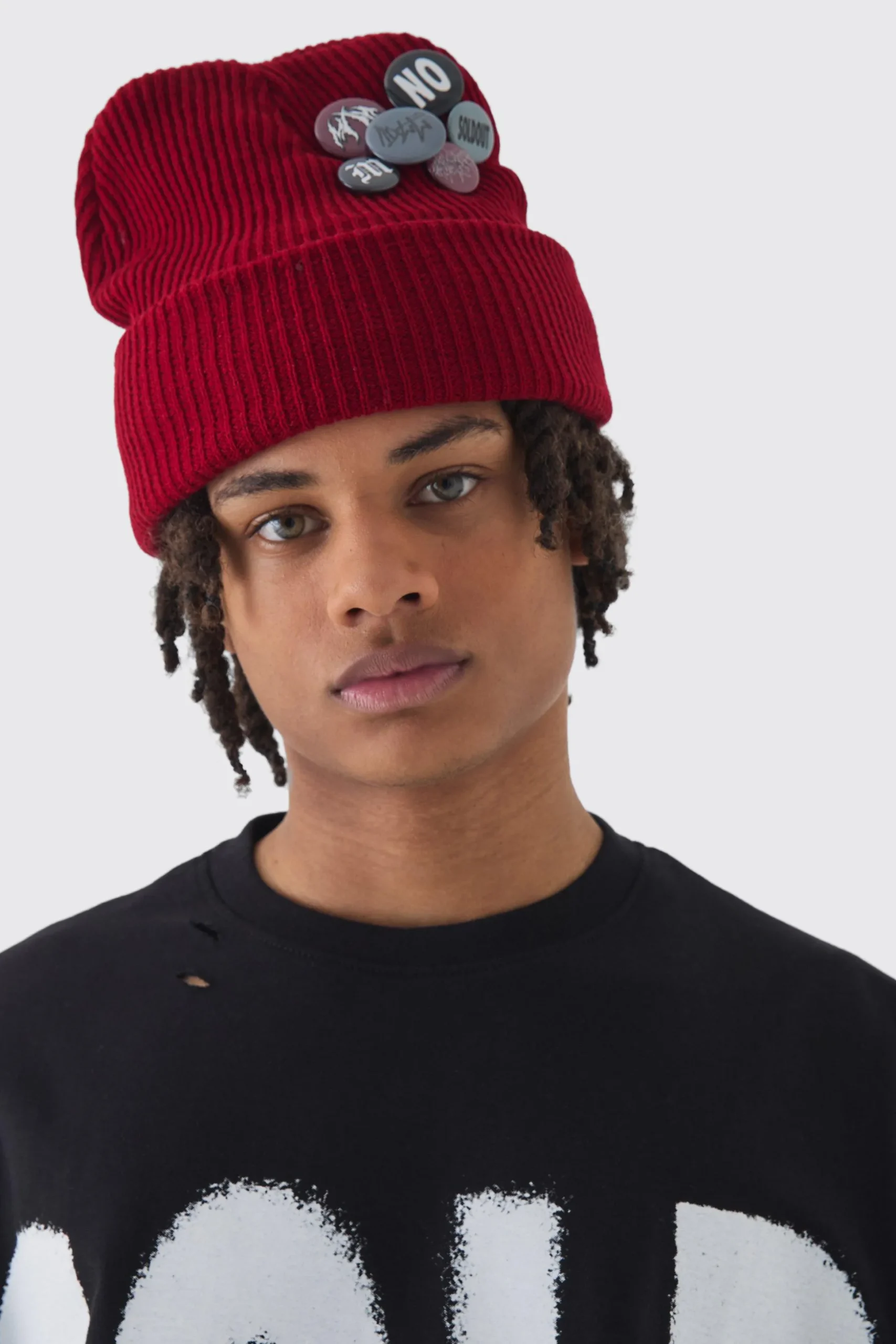 Badge And Pin Detail Beanie In Red | BoohooMAN UK
