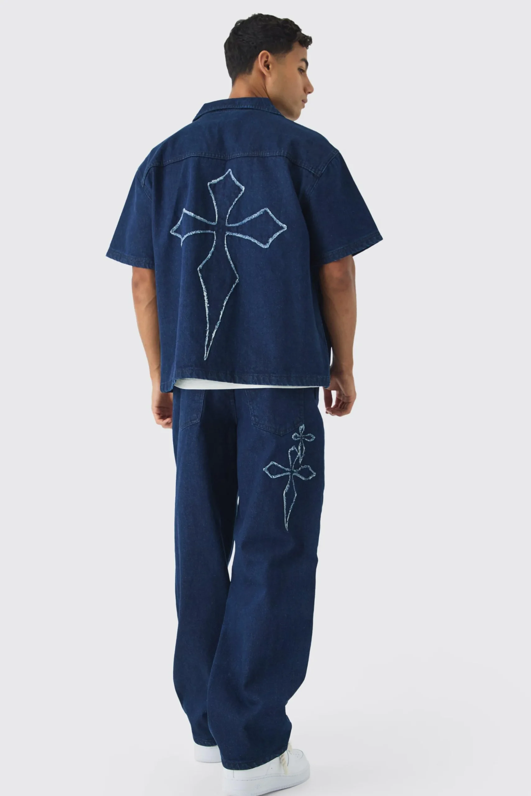 Baggy Fit Raw Edge Denim Cross Applique Jeans | BoohooMAN UK