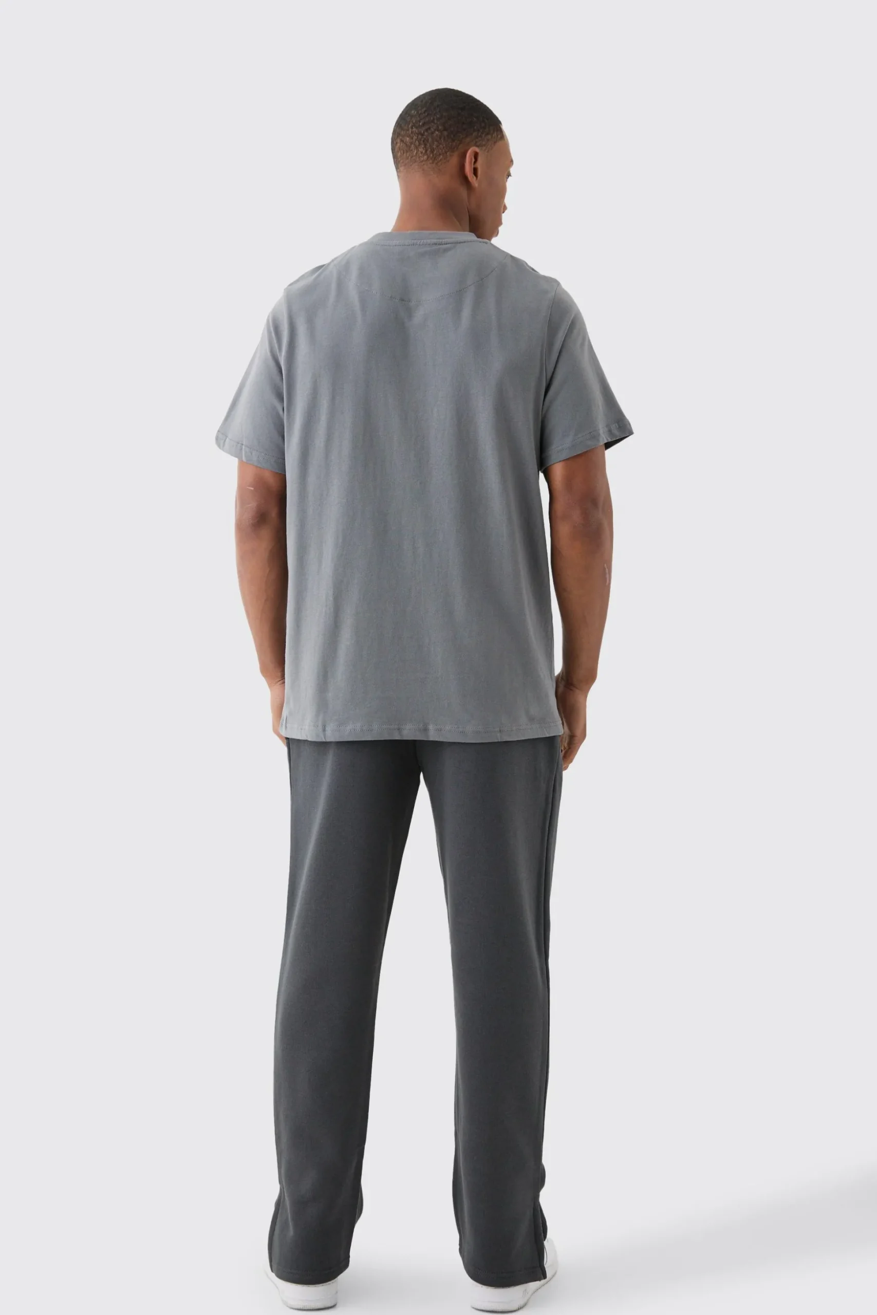 Basic Crew Neck T-shirt | BoohooMAN UK
