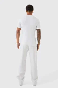 Basic Muscle Fit T-shirt | BoohooMAN UK
