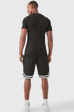 Basic Muscle Fit T-shirt | BoohooMAN UK