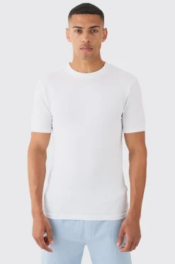Basic Muscle Fit T-shirt | BoohooMAN UK