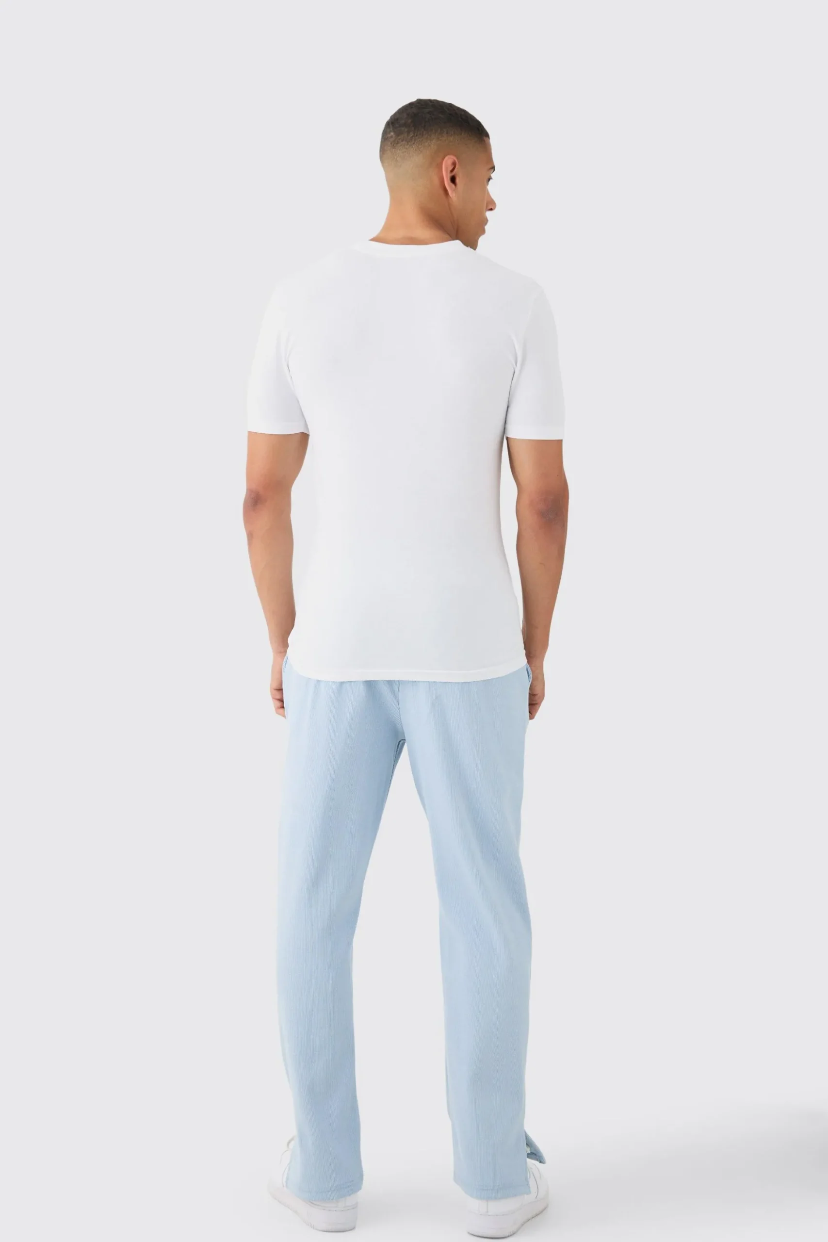 Basic Muscle Fit T-shirt | BoohooMAN UK