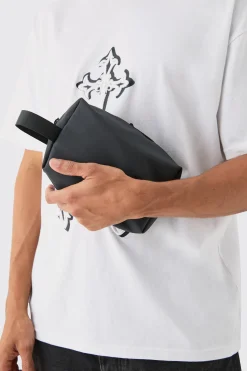 Basic Washbag In Black | BoohooMAN UK
