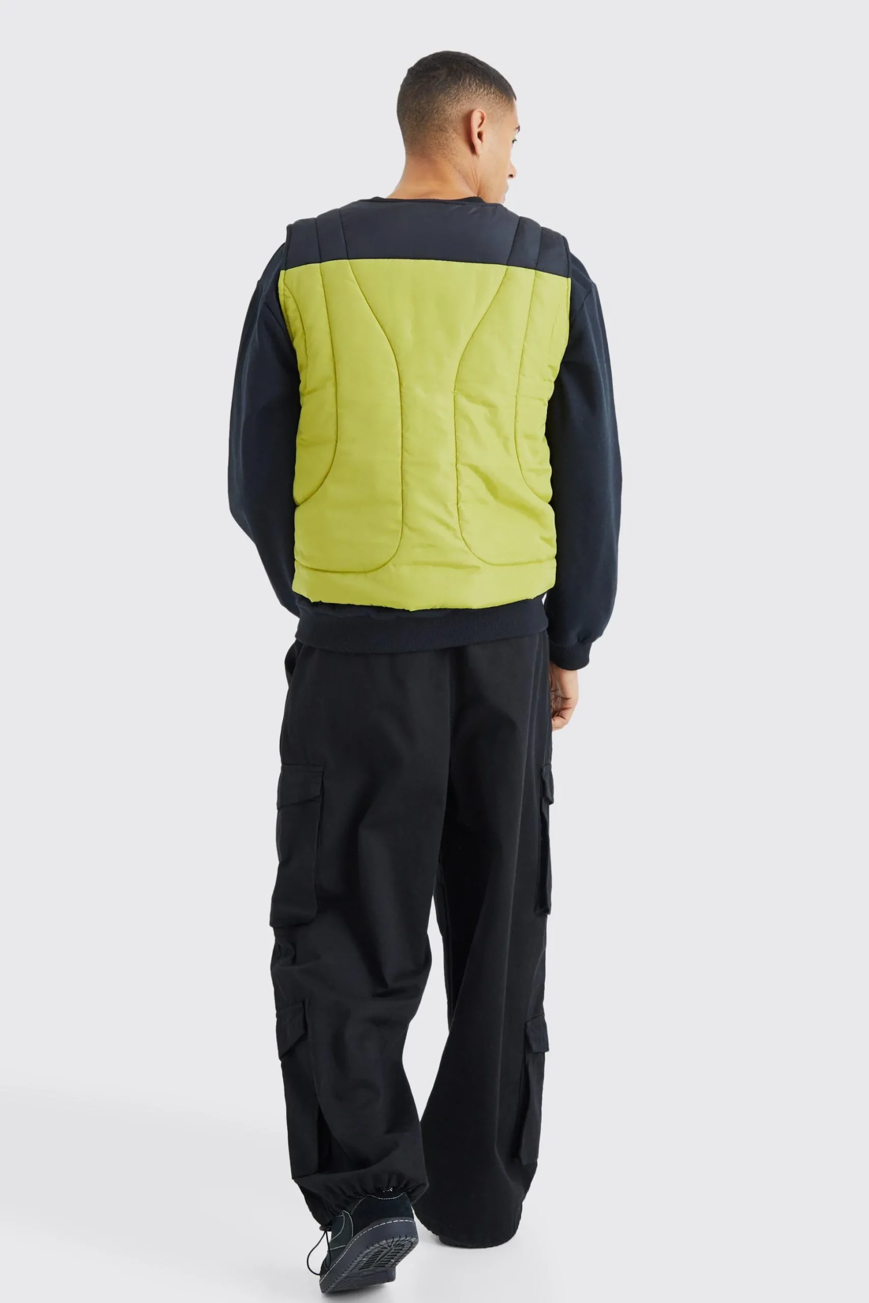 Boxy Curved Quilted Gilet | BoohooMAN UK