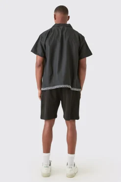 Boxy Revere Floral Pocket Embroidery Shirt | BoohooMAN UK