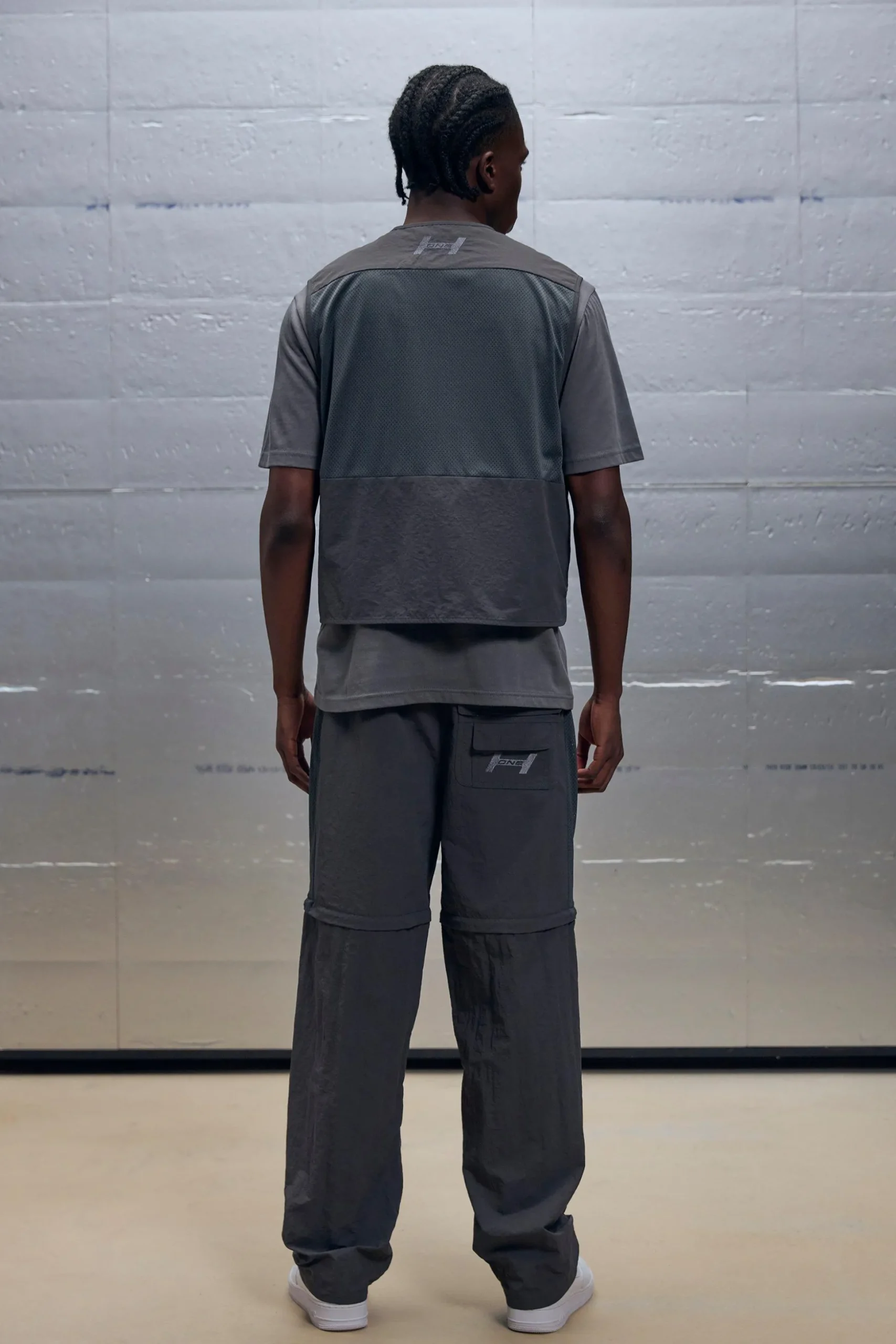 Boxy Utility Mesh Cargo Pocket Vest & Zip Off Trouser Set | BoohooMAN UK