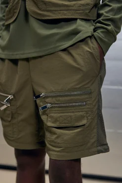 Boxy Utility Mesh Cargo Pocket Vest & Zip Off Trouser Set | BoohooMAN UK