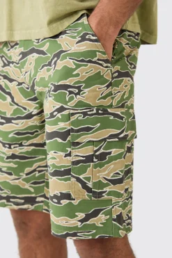 Camo Fixed Waist Relaxed Cargo Shorts | BoohooMAN UK