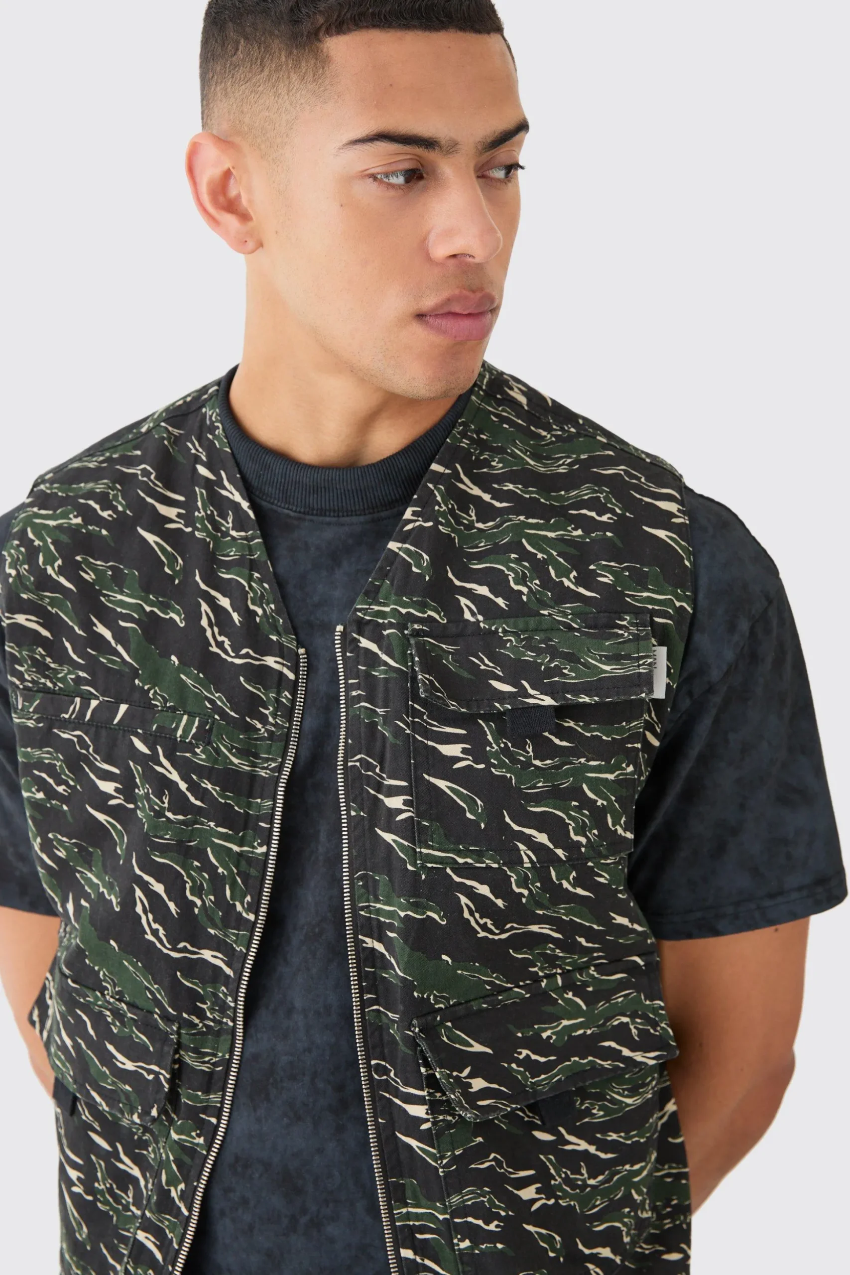 Camo Twill Utility Vest In Black | BoohooMAN UK