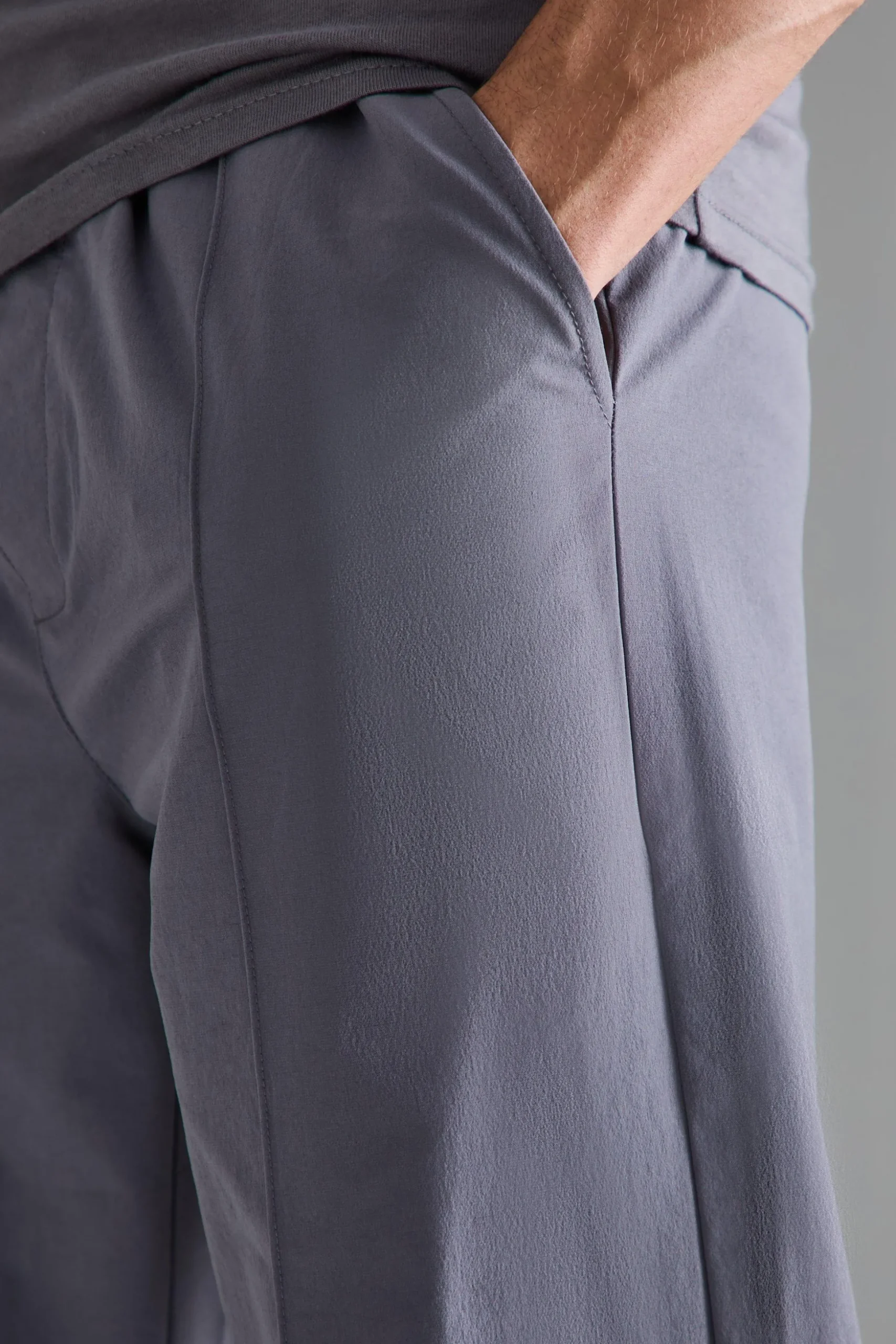 Elasticated Technical Stretch Relaxed Pintuck Trouser | BoohooMAN UK