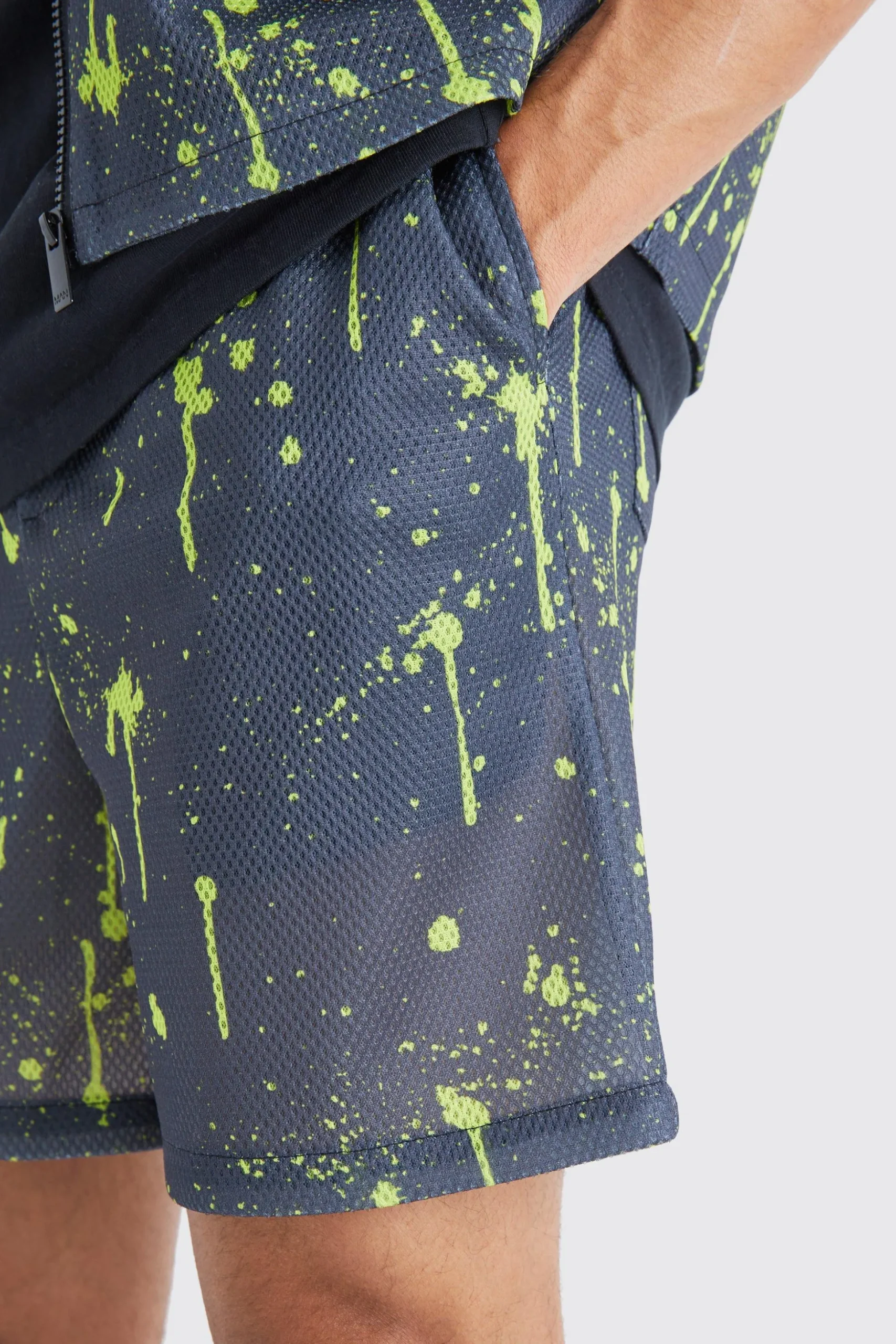 Elasticated Waist Mesh Scuba Graphic Shorts | BoohooMAN UK