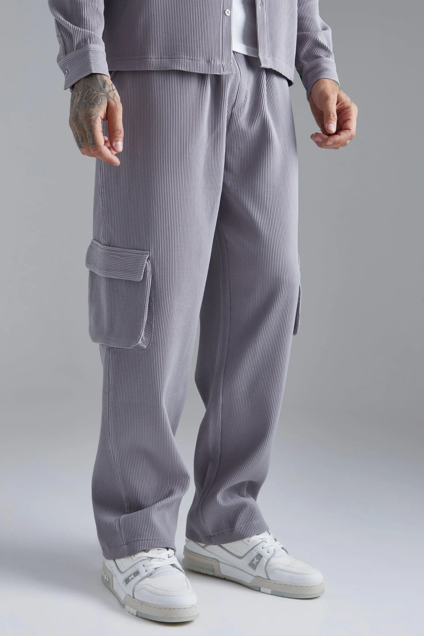 Elasticated Waist Relaxed Fit Cargo Pleated Trouser | BoohooMAN UK