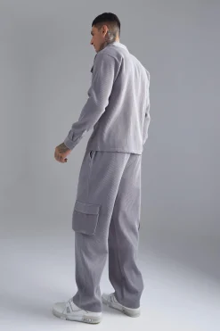 Elasticated Waist Relaxed Fit Cargo Pleated Trouser | BoohooMAN UK