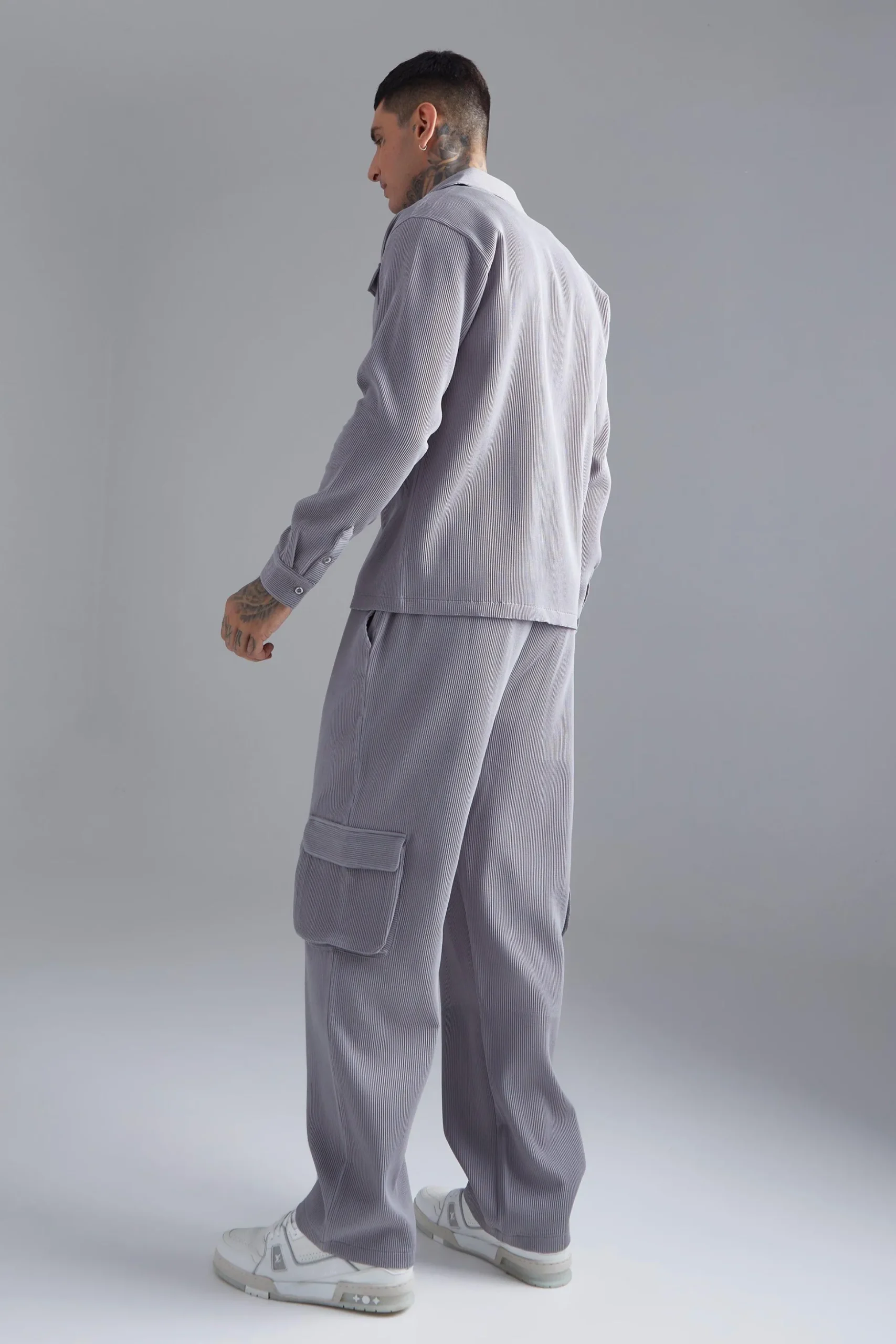 Elasticated Waist Relaxed Fit Cargo Pleated Trouser | BoohooMAN UK