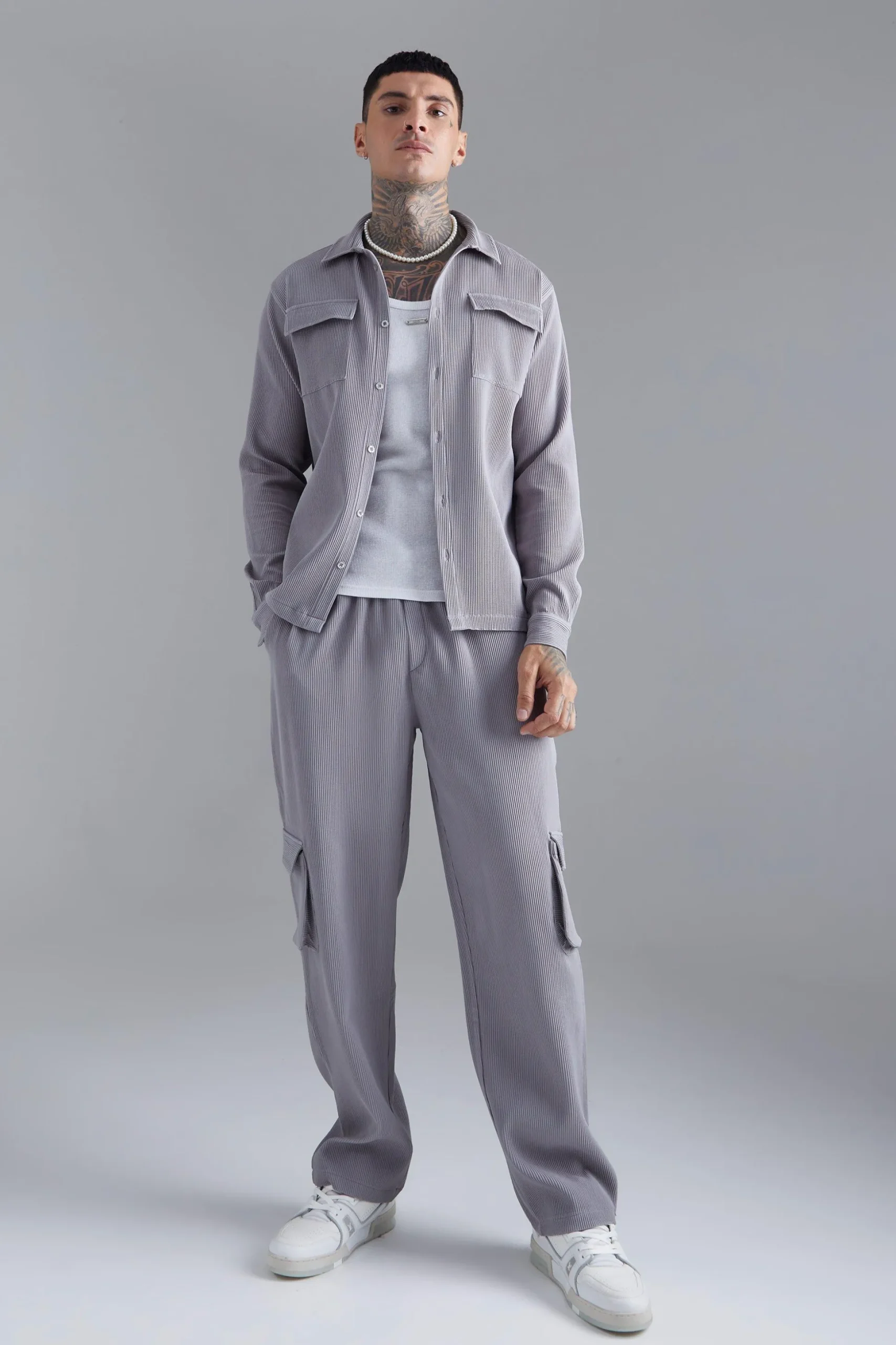 Elasticated Waist Relaxed Fit Cargo Pleated Trouser | BoohooMAN UK