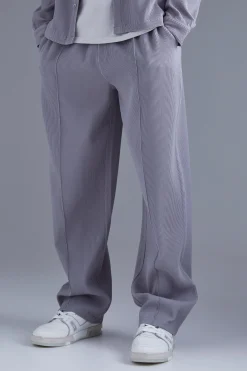 Elasticated Waist Relaxed Fit Pleated Trouser | BoohooMAN UK