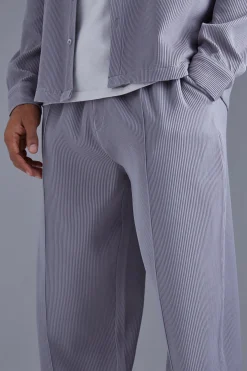 Elasticated Waist Relaxed Fit Pleated Trouser | BoohooMAN UK