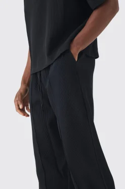 Elasticated Waist Relaxed Fit Pleated Trouser | BoohooMAN UK