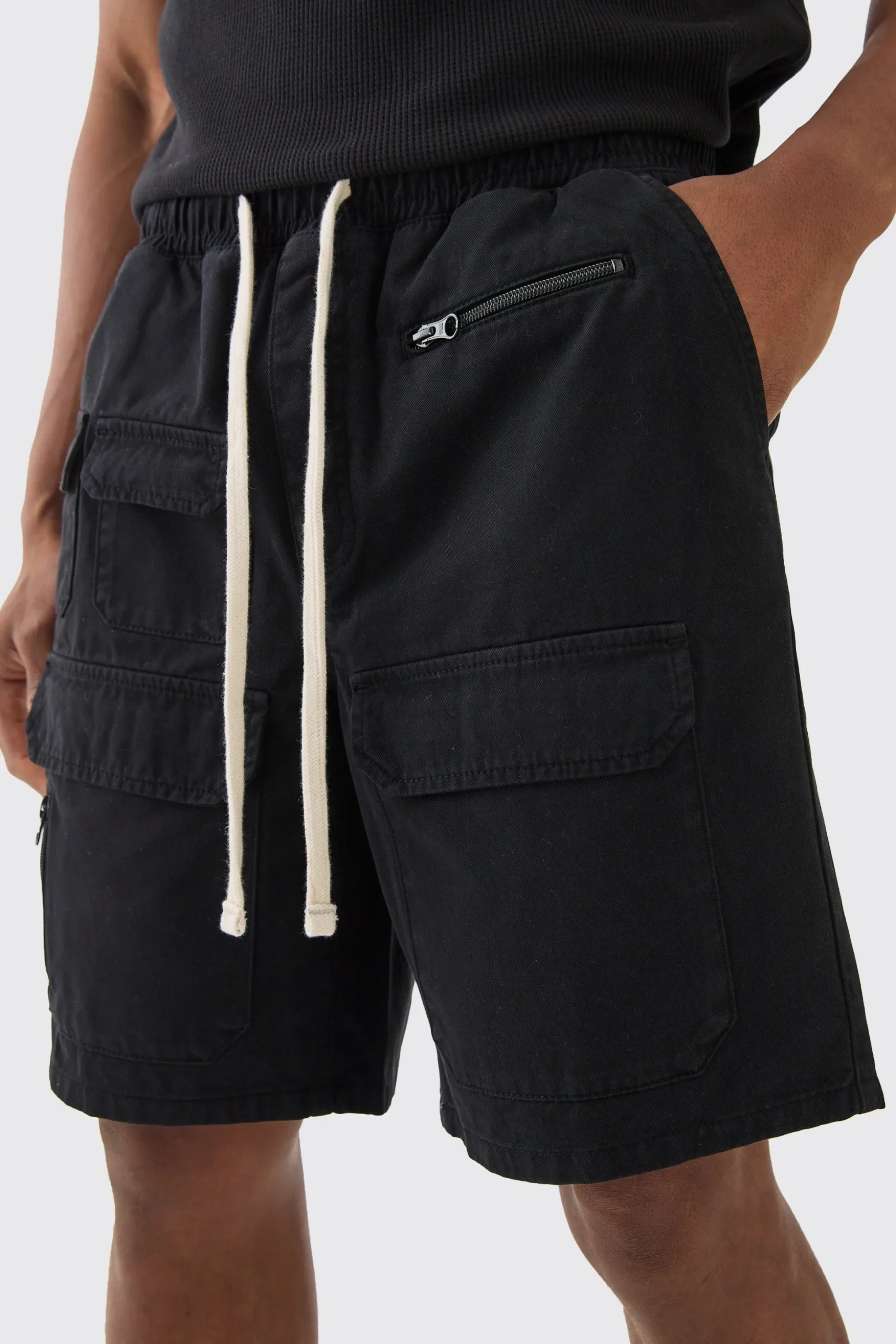 Elasticated Waist Relaxed Contrast Drawcord Shorts | BoohooMAN UK