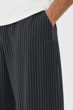 Elasticated Waist Relaxed Pinstripe Turn Up Hem Trousers | BoohooMAN UK