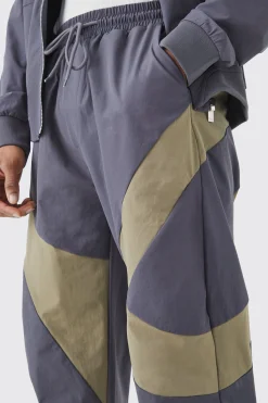 Elasticated Waist Straight Technical Stretch Panel Trouser | BoohooMAN UK