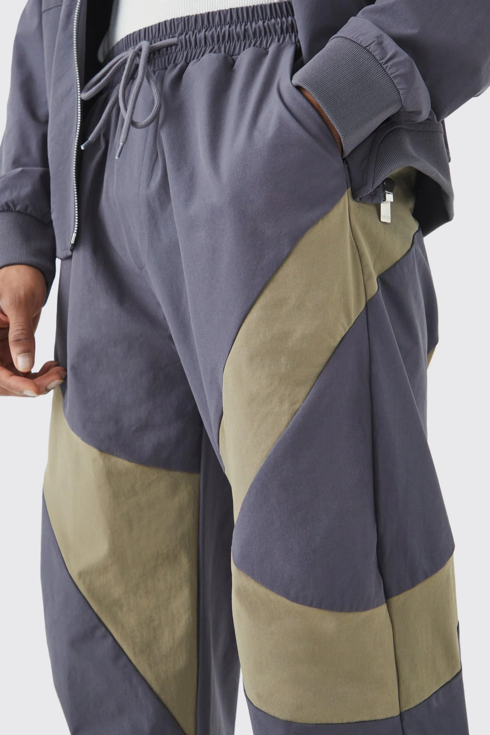 Elasticated Waist Straight Technical Stretch Panel Trouser | BoohooMAN UK