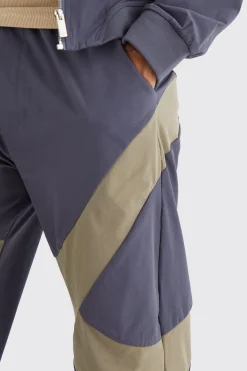 Elasticated Waist Straight Technical Stretch Panel Trouser | BoohooMAN UK