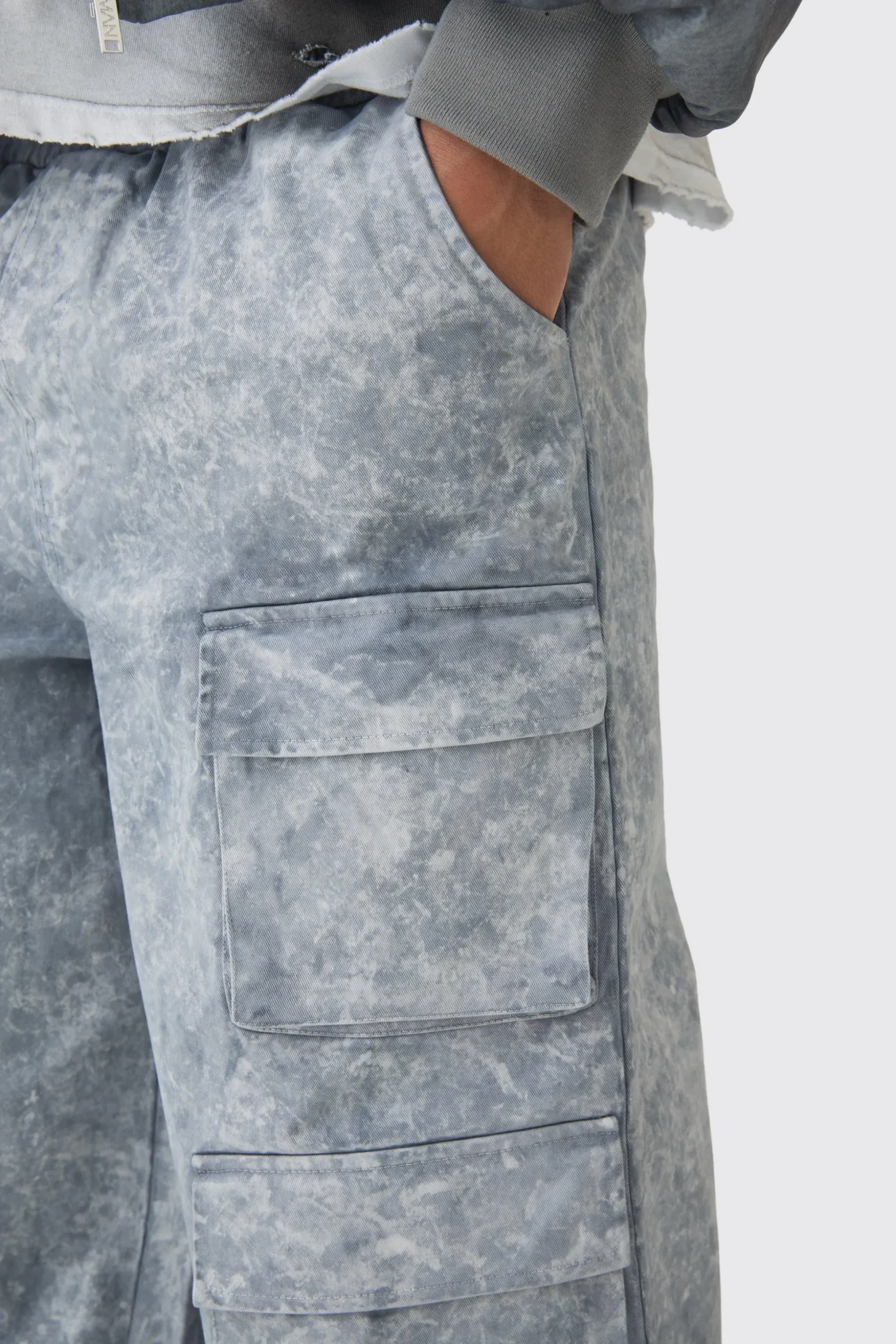 Elasticated Waist Super Baggy Heavyweight Washed Multi Cargo Trousers | BoohooMAN UK