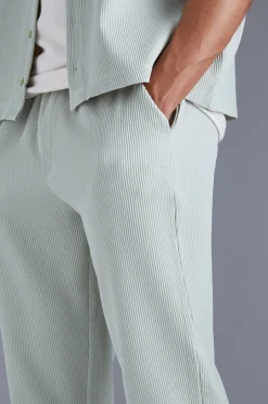 Elasticated Waist Tapered Fit Pleated Trouser | BoohooMAN UK