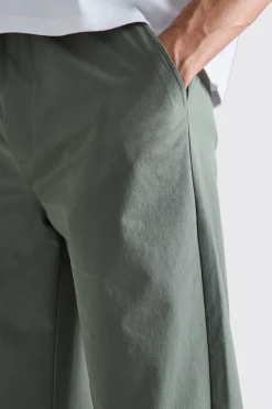 Elasticated Waist Technical Stretch Relaxed Cropped Trouser | BoohooMAN UK