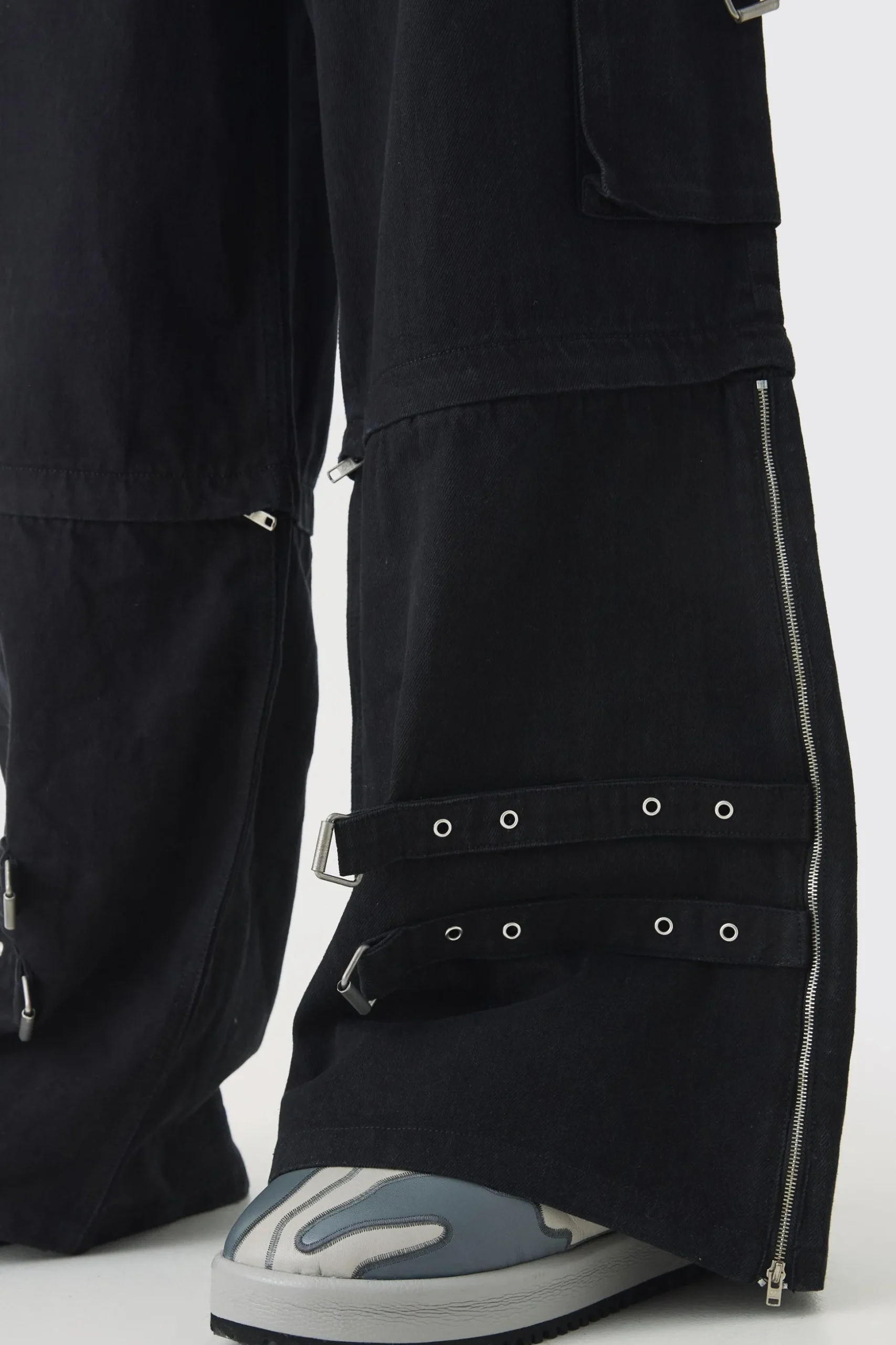 Extreme Baggy Silver Hardware Cargo Jeans | BoohooMAN UK