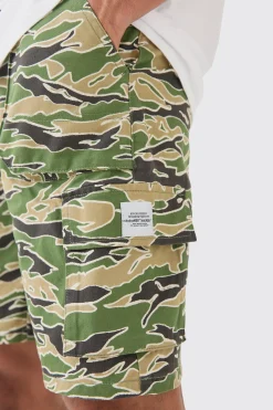 Fixed Waist Woven Tab Camo Relaxed Cargo Shorts | BoohooMAN UK