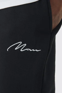 330GSM Man Signature Regular Fit Jogger | BoohooMAN UK