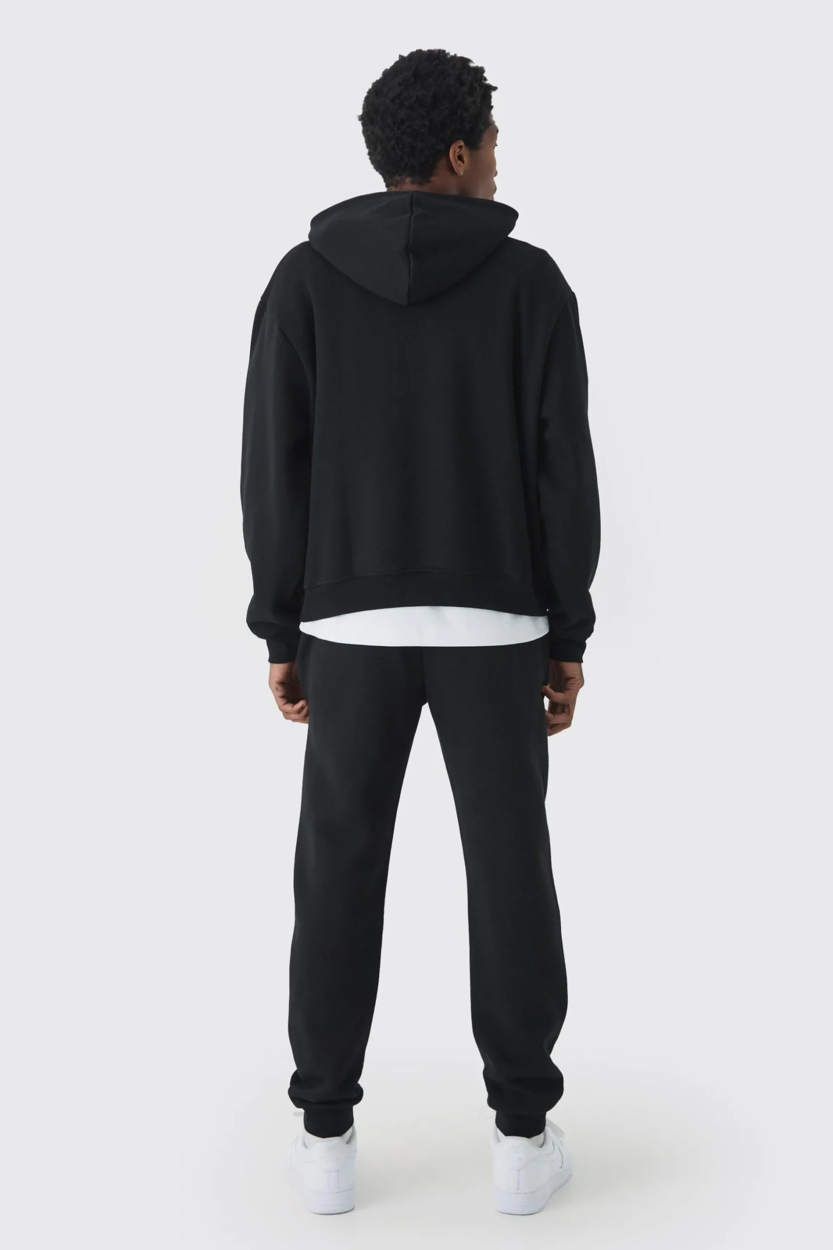 330GSM Oversized Boxy Over The Head Hoodie With Woven Branding | BoohooMAN UK