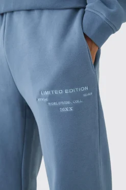 330GSM Regular Fit Split Hem Jogger With Woven Badge | BoohooMAN UK