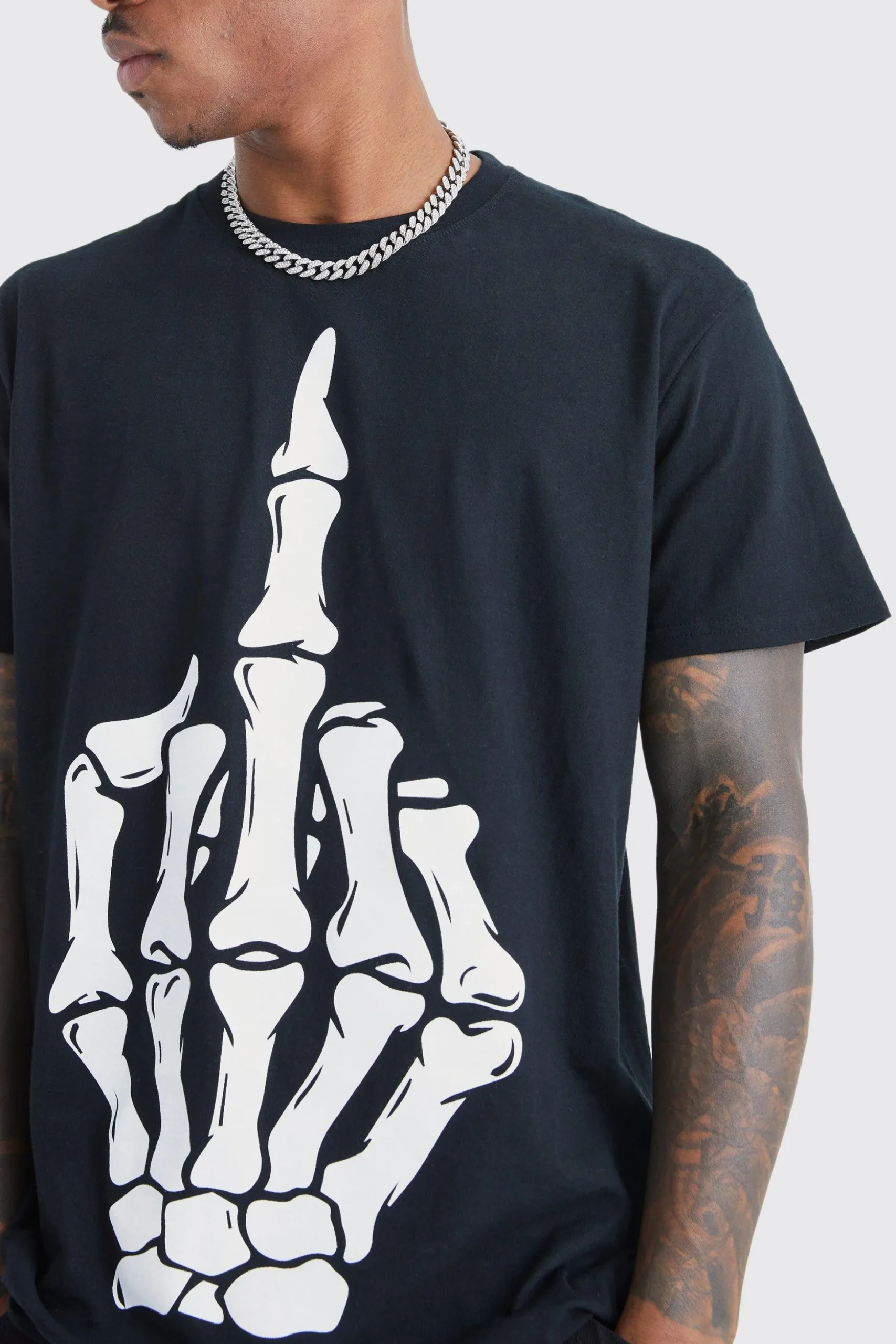 Halloween Skeleton Middle Finger Halloween T-shirt | BoohooMAN UK