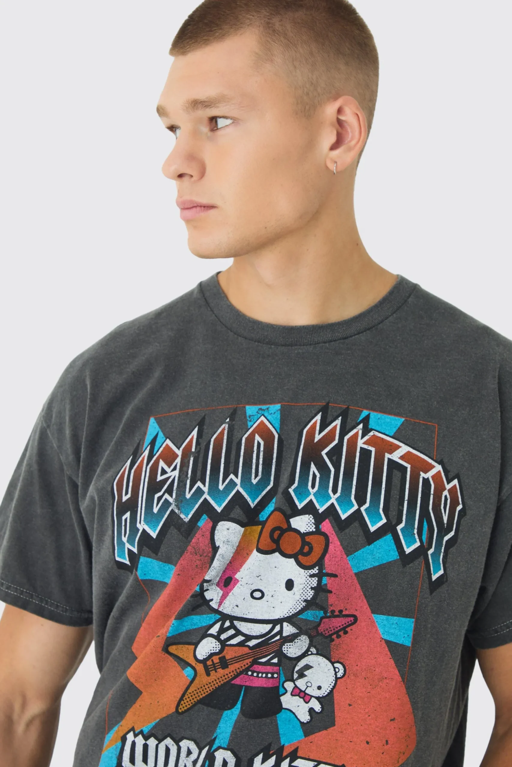 Hello Kitty Tour Wash License T-Shirt | BoohooMAN UK