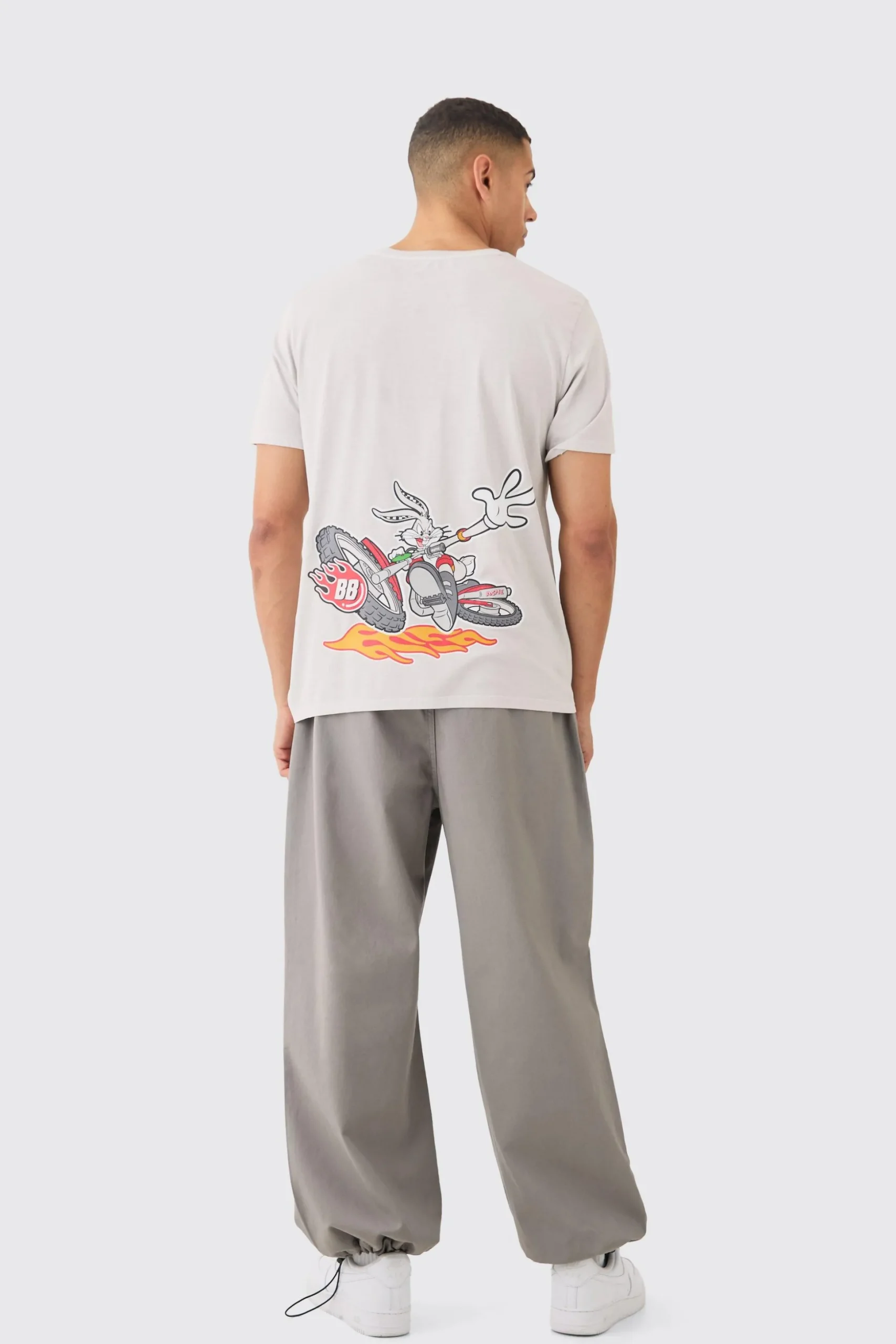 Loose Looney Tunes Bugs Bunny Wash License T-shirt | BoohooMAN UK