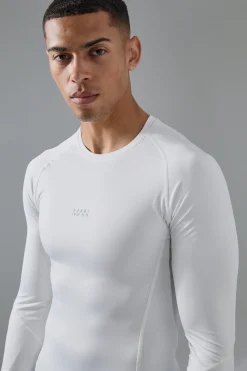 Man Active Base Layer Long Sleeve T-shirt | BoohooMAN UK