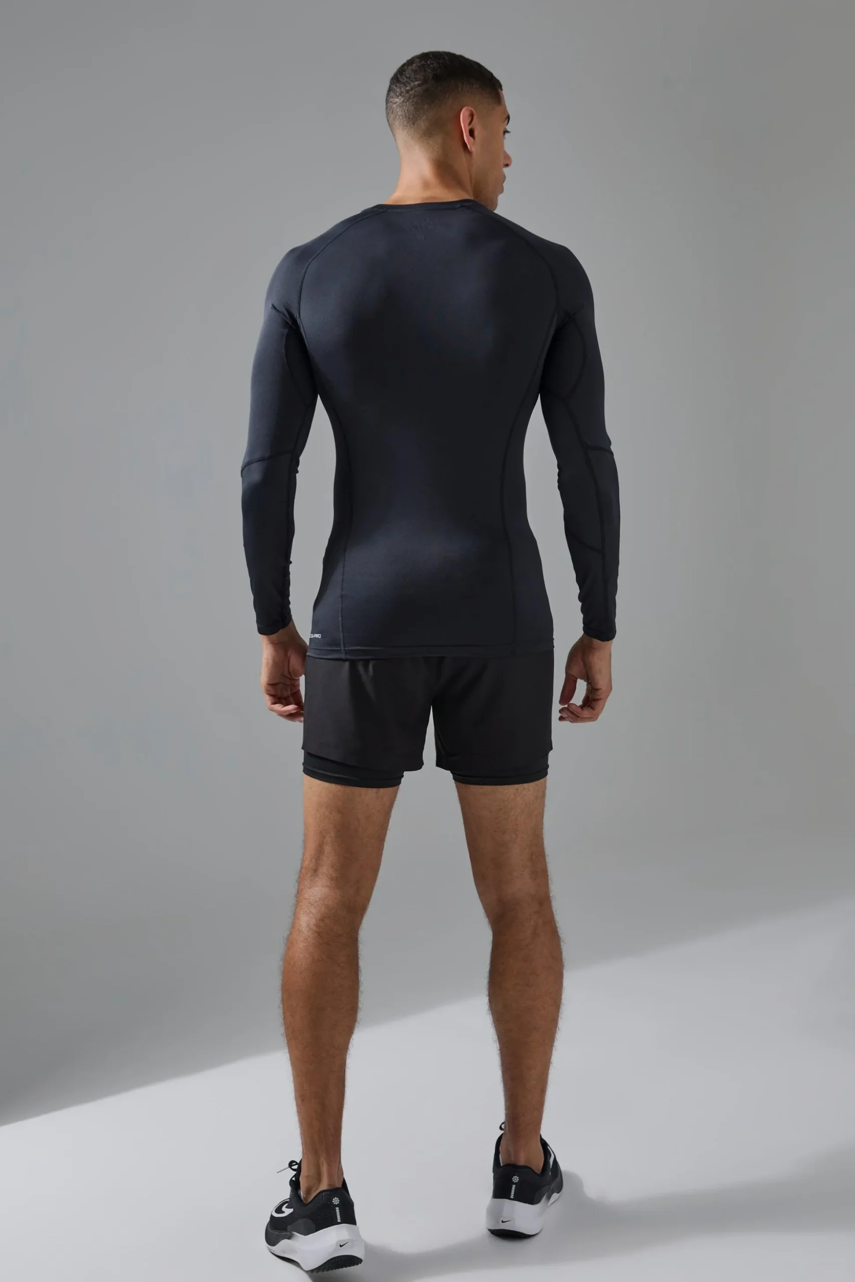 Man Active Base Layer Long Sleeve T-shirt | BoohooMAN UK