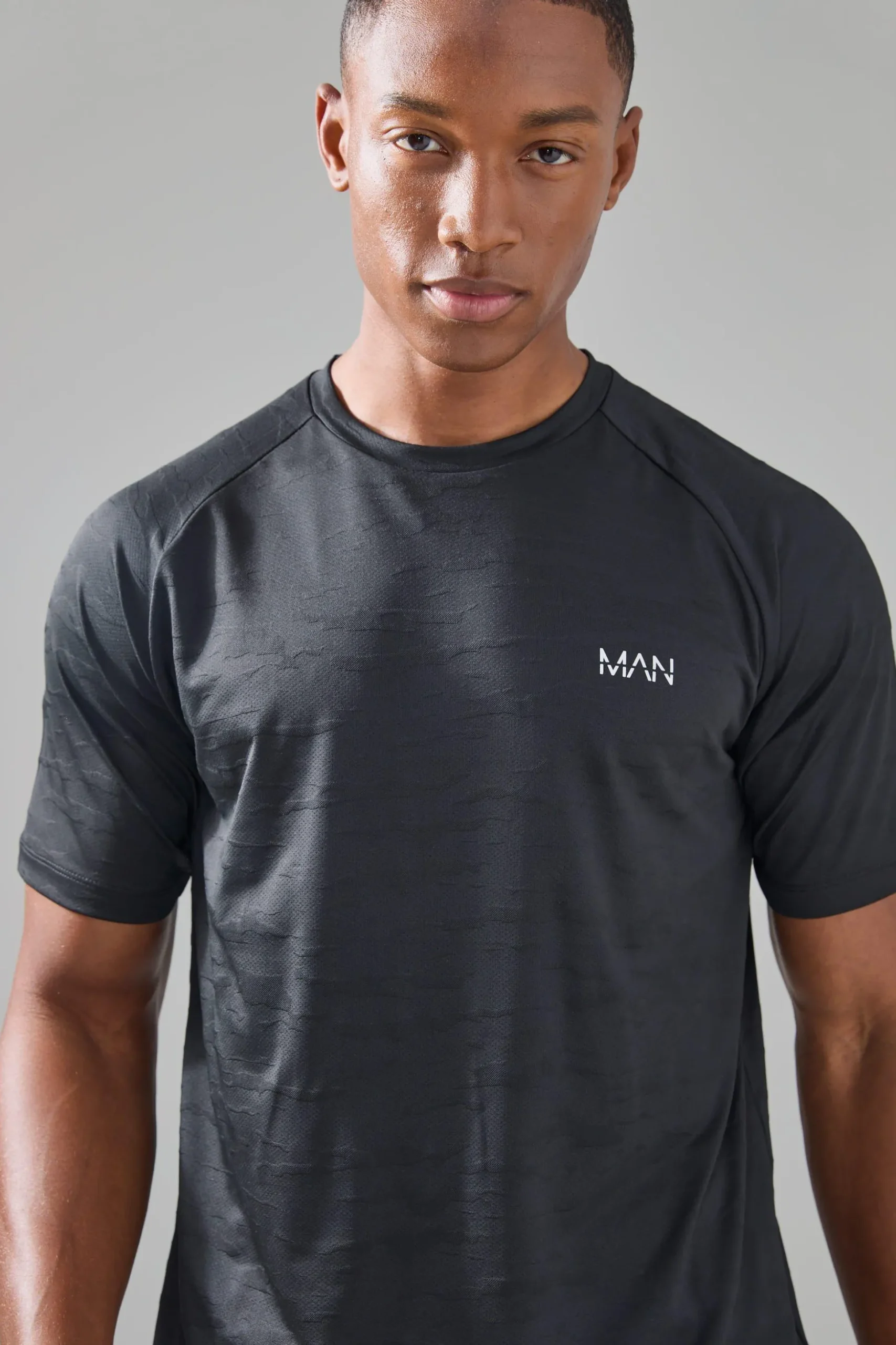 Man Active Camo Mesh Raglan Regular Fit T-shirt | BoohooMAN UK