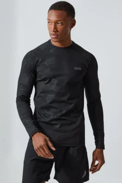 Man Active Camo Print Seamless Long Sleeve Muscle Fit Top | BoohooMAN UK
