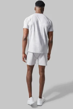 Man Active Camo Raglan Performance Regular Fit T-shirt | BoohooMAN UK