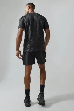 Man Active Camo Raglan Performance Muscle Fit T-shirt | BoohooMAN UK
