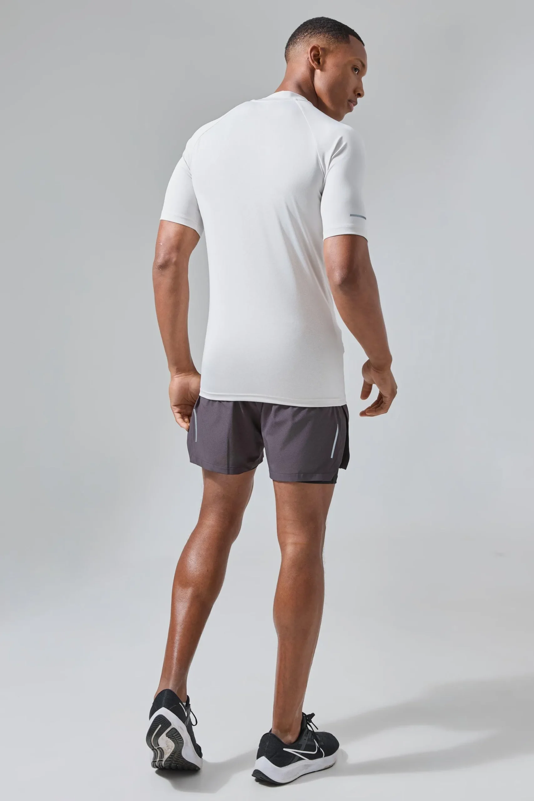Man Active Extreme Split 3inch 2-in-1 Regular Fit Short | BoohooMAN UK
