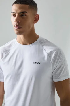 Man Active Geo Jacquard Reg Fit T-shirt | BoohooMAN UK