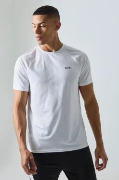 Man Active Geo Jacquard Reg Fit T-shirt | BoohooMAN UK
